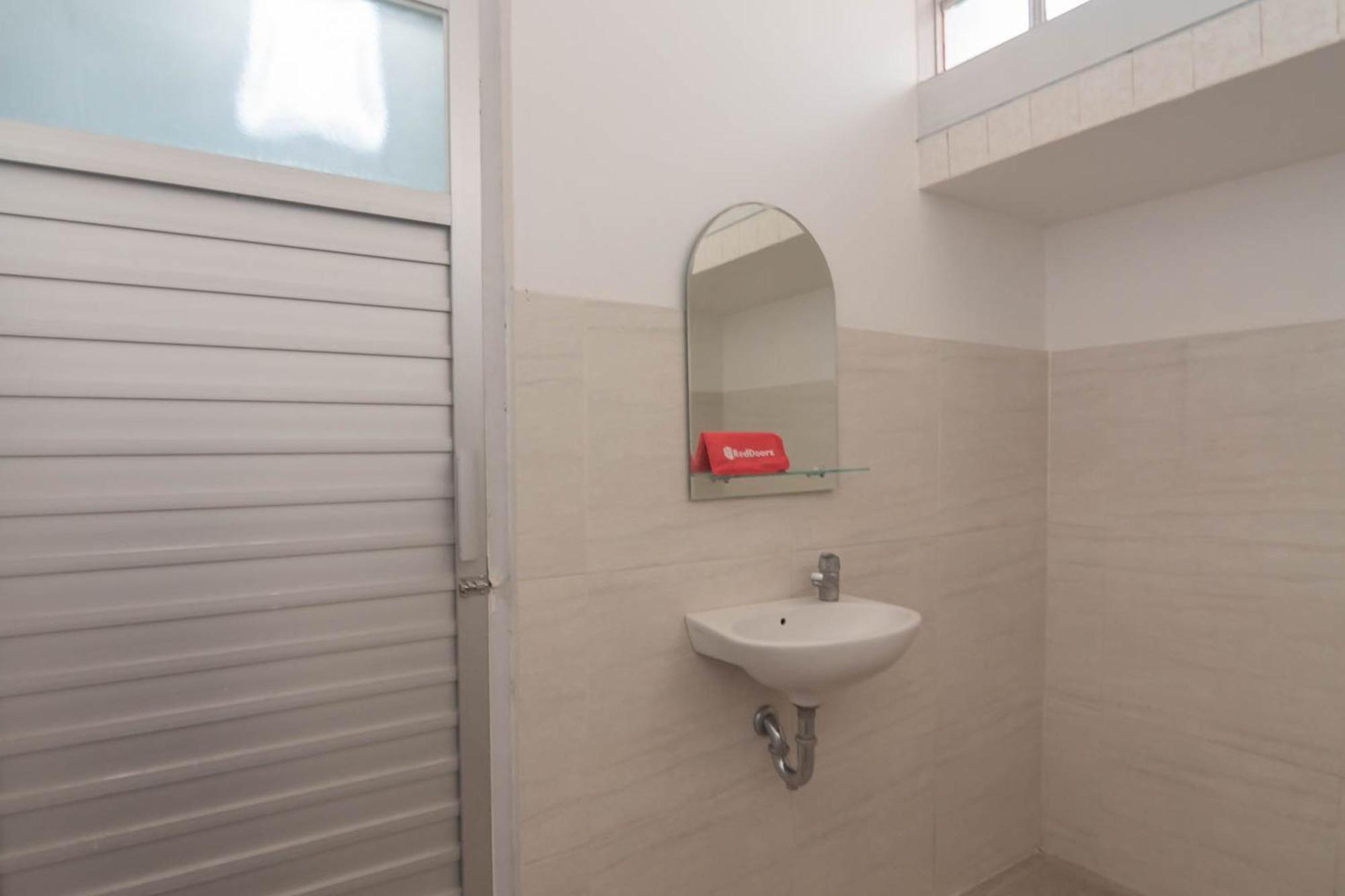 Reddoorz At Jalan Raya Lembang Hotel Padasul Quarto foto