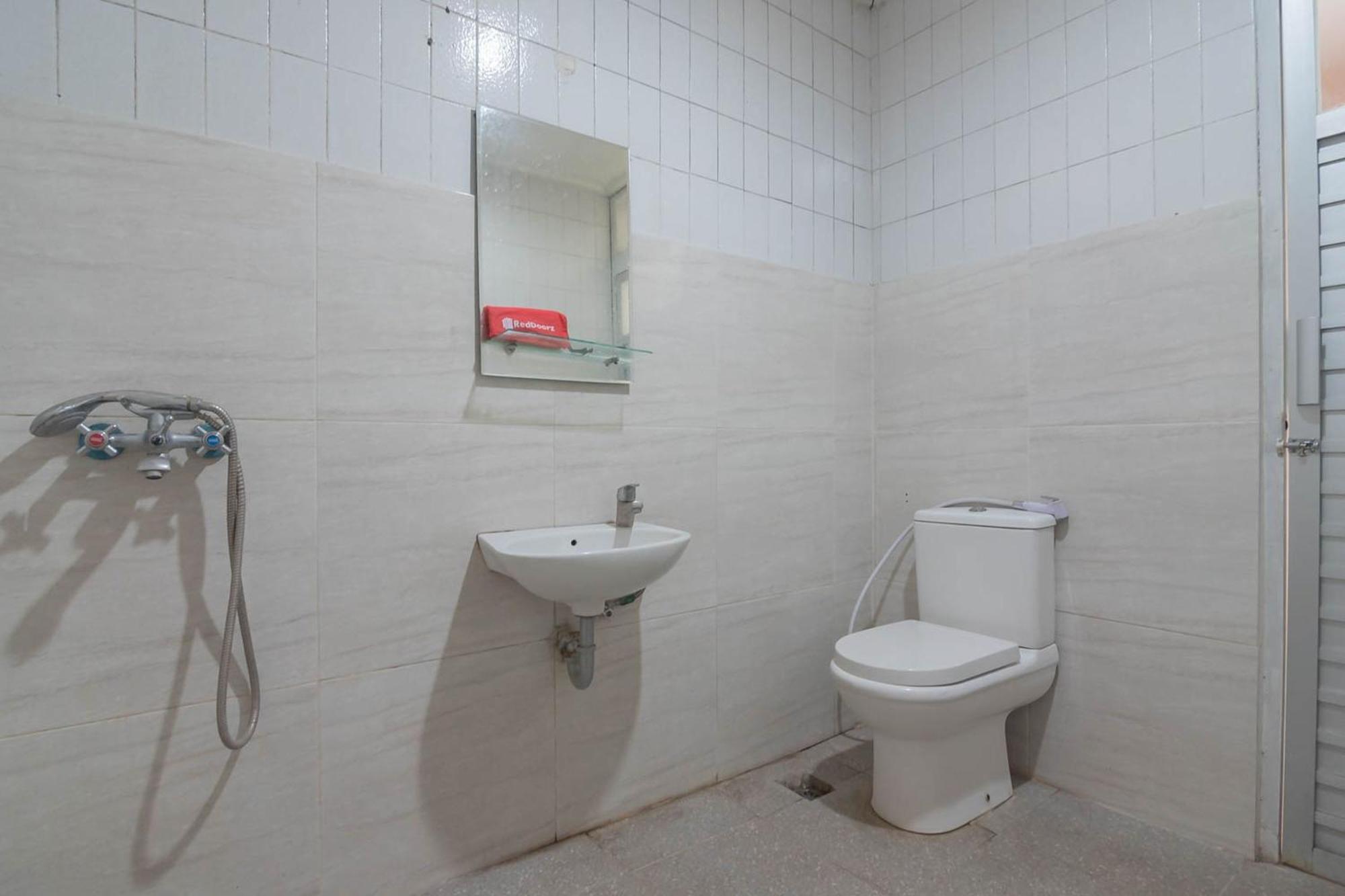 Reddoorz At Jalan Raya Lembang Hotel Padasul Quarto foto